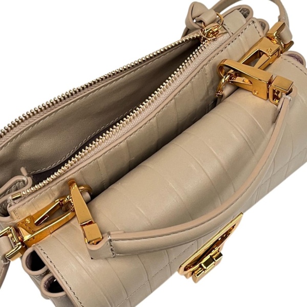 COCCINELLE [110034] премиум класса в бутиках Monte Rosso